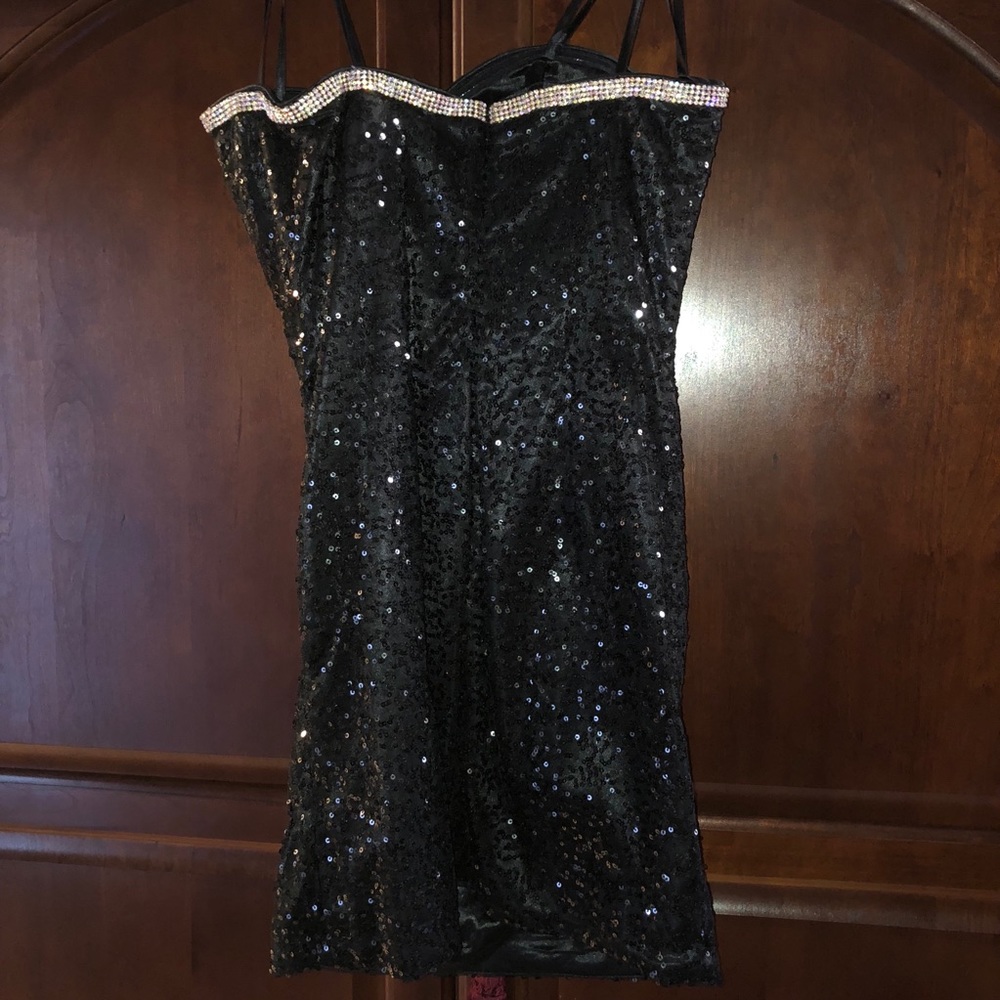 La Femme Black Sequins Prom Dress - Picture 5 of 7